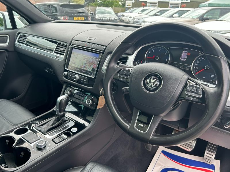 VOLKSWAGEN TOUAREG V6 R-LINE PLUS TDI BLUEMOTION TECHNOLOGY - 2518 - 16