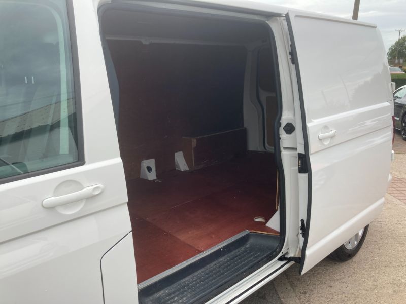 VOLKSWAGEN TRANSPORTER T30 TDI P/V HIGHLINE - 2563 - 9