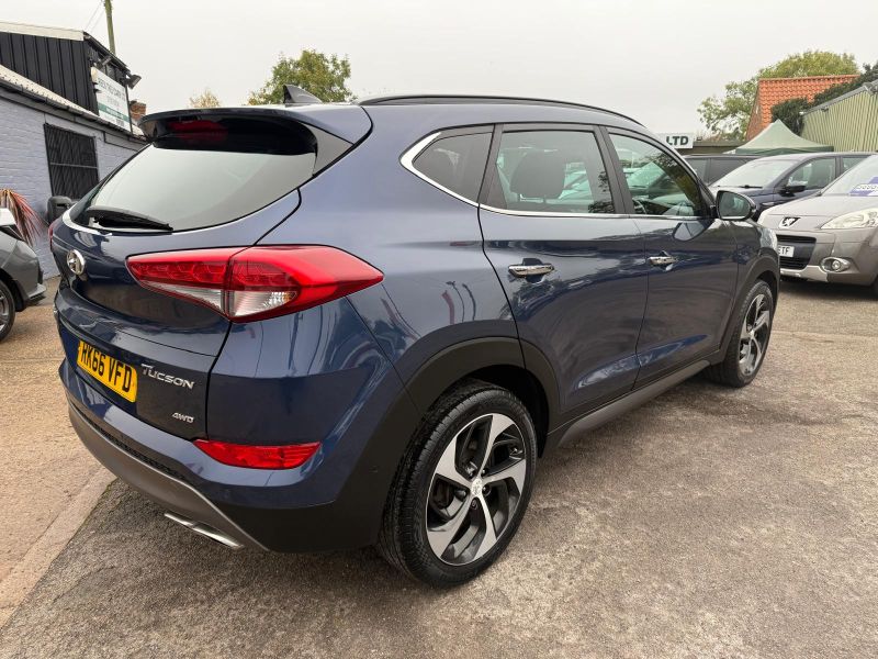 HYUNDAI TUCSON CRDI PREMIUM SE - 2634 - 3